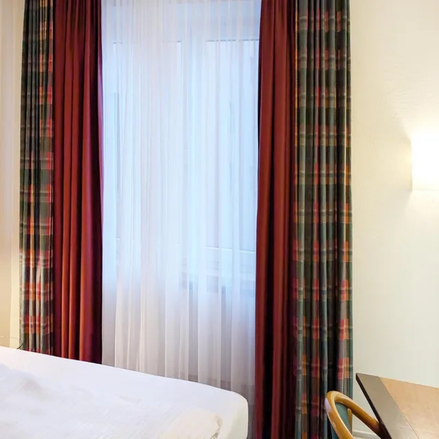 غرفة قياسية بسرير كينج وسرير كوين، Select Hotel Tiefenthal 5/7