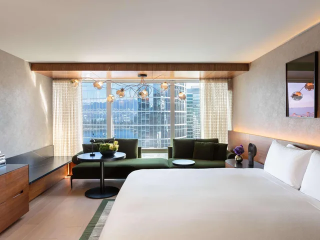 Fairmont Gold, King Bed, Harbour and Mountain View، Fairmont Pacific Rim 9/10