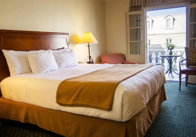 غرفة بسرير كينج بشرفة، Maison Dupuy Hotel 1/5