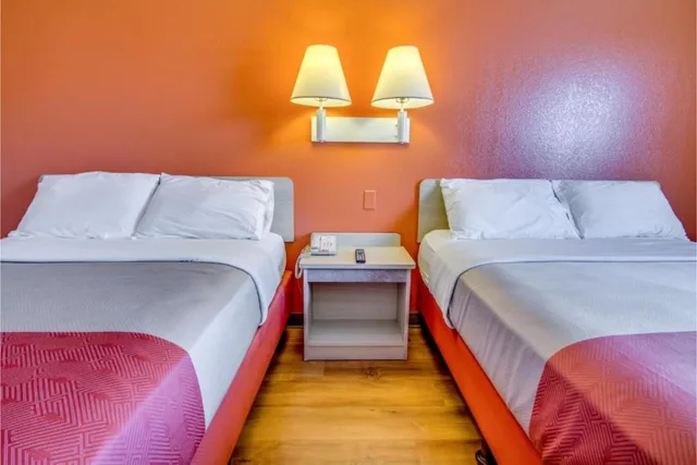 غرفة رباعية بسريرين كوين، Motel6 Amherst, NY - Buffalo 1/2