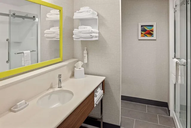 استوديو بسريرين كوين مع أريكة لذوي الإعاقة، Hampton Inn and Suites Cincinnati West OH 4/4