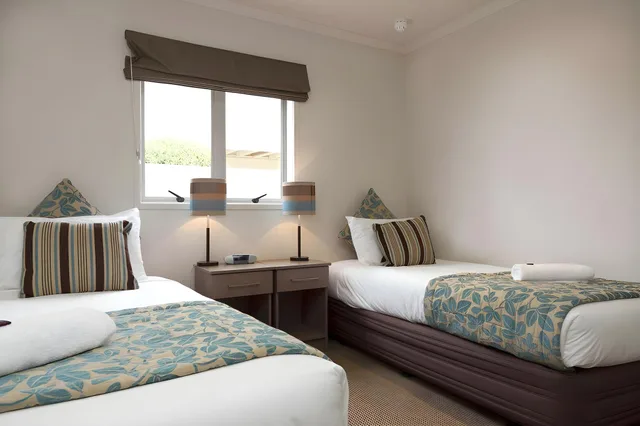 2 Bedrooms, Double Bed, Jetted Tub, Beechtree Motel 1/1
