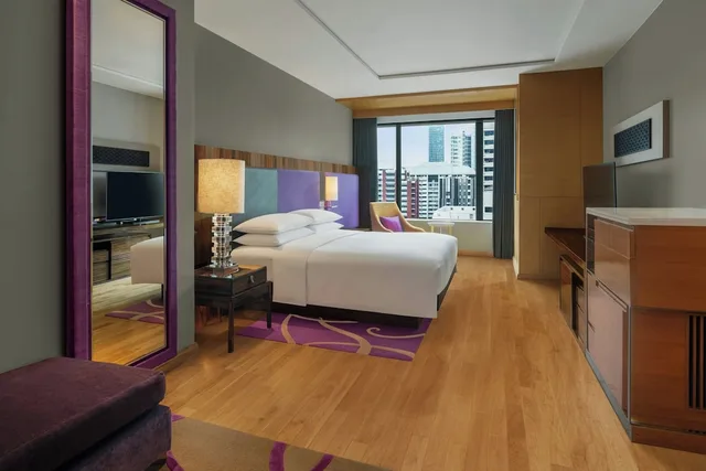 3 Bedrooms, Club, Suite, 3 Double Beds, Renaissance Bangkok Ratchaprasong Hotel 5/9
