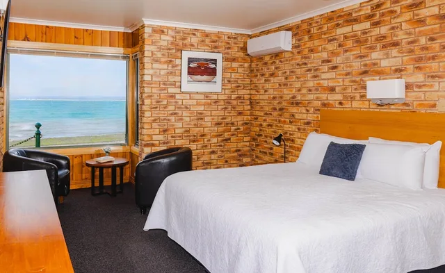 Village, Stanley, Superior, Suite, King Bed, Sea View، STANLEY VILLAGE WATERFRONT ACCOMMODATION 3/7