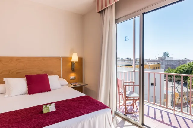 غرفة قياسية بإطلالة على المدينة بشرفة مفردة بسرير كوين، Hotel Artiem Capri 2/10