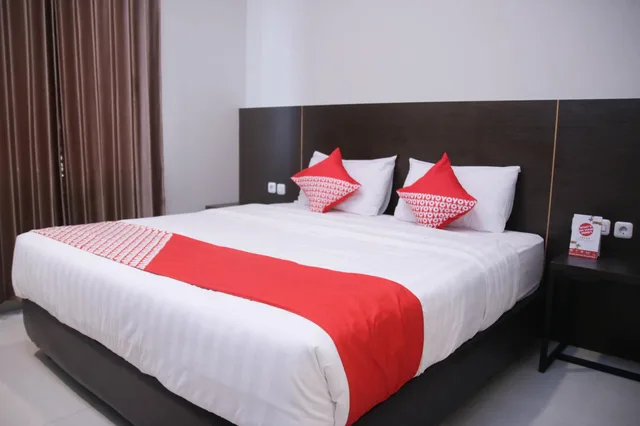 Standard, Double Bed, OYO 1006 Azzahra Guest House 1/3