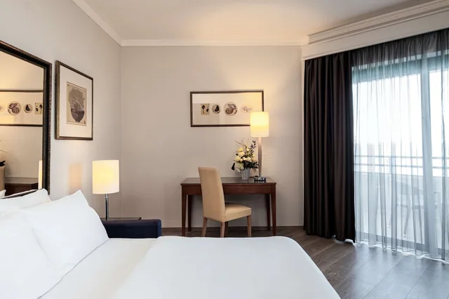 Junior Suite, King Bed, Sea View, Radisson Blu Resort Malta St Julians 1/4
