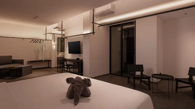 Suite, Balcony, REZ Hotel 5/10