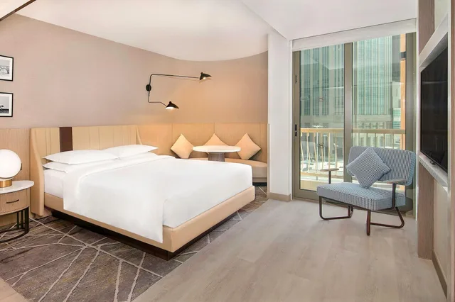 غرفة كلاسيكية بسرير مزدوج بإطلالة على المدينة، Sheraton Abu Dhabi Hotel & Resort 3/10
