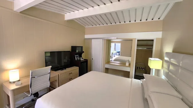 غرفة كلاسيكية بسرير كوين، Berbeda Place 1/4