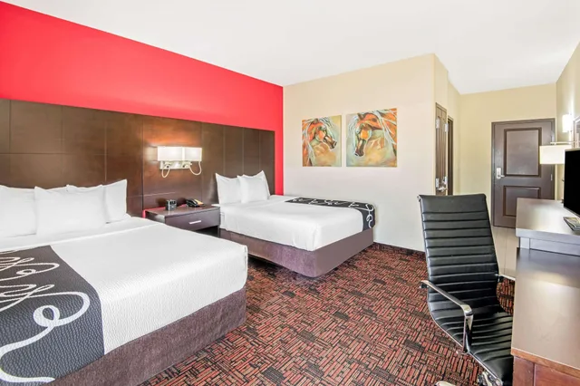غرفة بسريرين كوين لذوي الإعاقة، La Quinta Inn & Suites by Wyndham Elk City 2/4