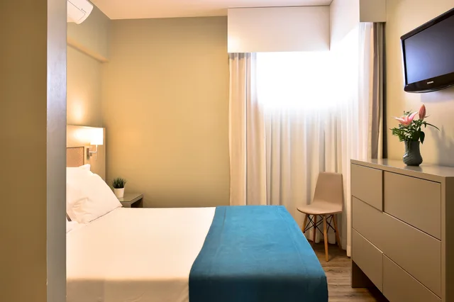 Premium One-Bedroom Apartment، Aqualuz Lagos By the Editory 1/3