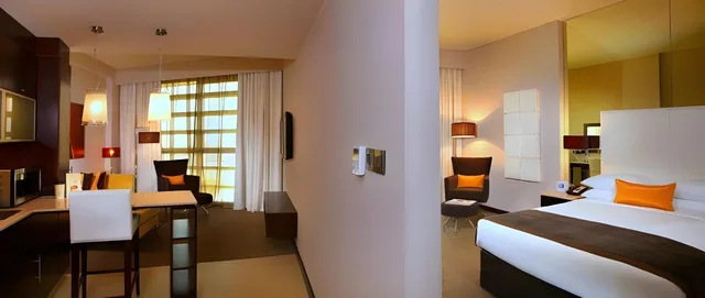 غرفة ديلوكس بسريرين منفصلين، Centro Sharjah Rotana 1/1