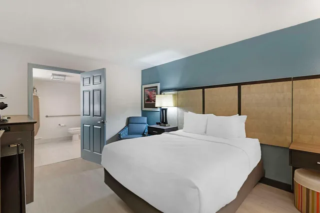 غرفة بسرير كوين لذوي الإعاقة، Best Western Plus St. Simons 1/4