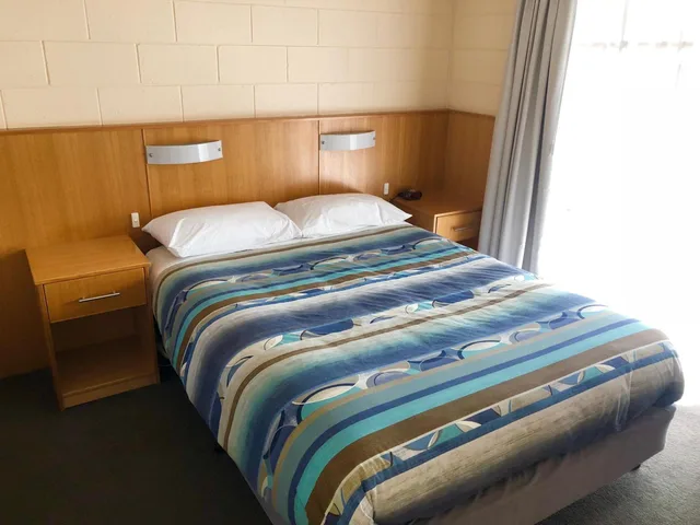 Basic, Double Bed, SHEFFIELD MOTOR INN 1/2