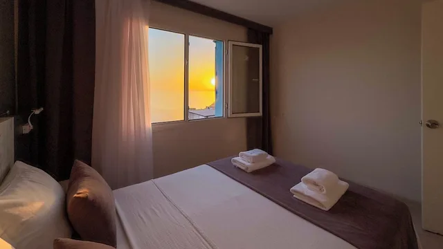 جناح فاخر بسرير كوين بإطلالة على البحر بغرفة نوم واحدة مع أريكة، La Bella Suit Otel 9/10