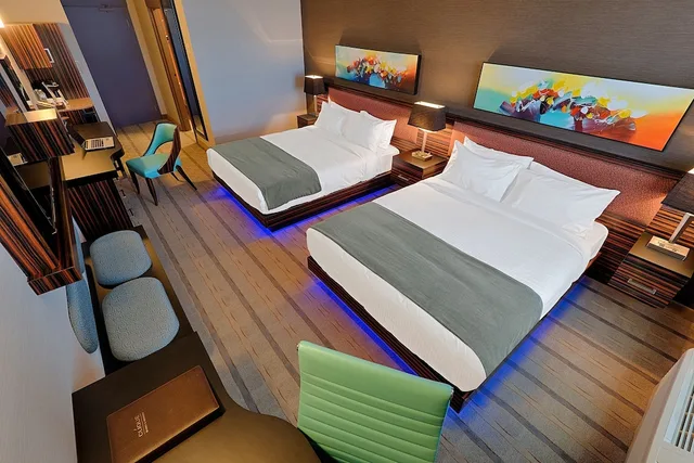 Room, Single, 2 Queen Beds، Hotel Clique Calgary Airport 1/7