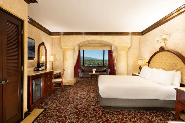 جناح، Peppermill Resort Spa Casino, WorldHotels Elite 1/2