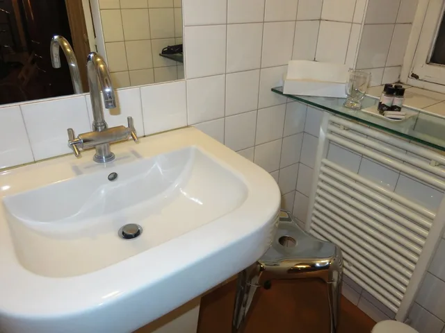 غرفة ديلوكس رباعية بسرير كينج وسرير فردي مع أريكة، Hotel Windsor Home Paris 6/8