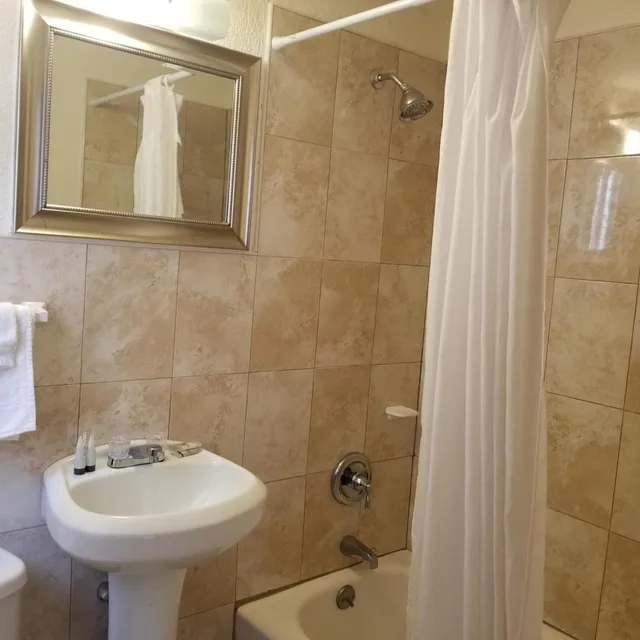 غرفة بسرير مزدوج، Parkway Inn Airport Motel 10/10