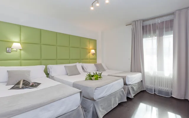 غرفة قياسية ثلاثية، Presidente Hotel 2/2