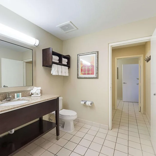 جناح عائلي، Comfort Suites Beachside 4/4