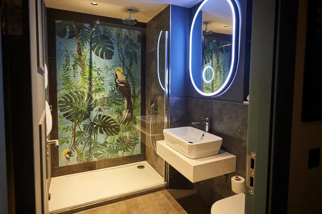 جناح جونيور، Malmaison Manchester Deansgate 6/7