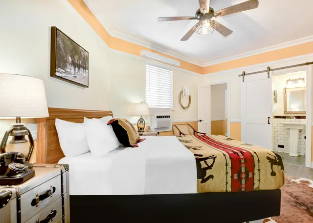 Space, King Bed, Large، Hotel St. Michael, BW Premier Collection 3/8
