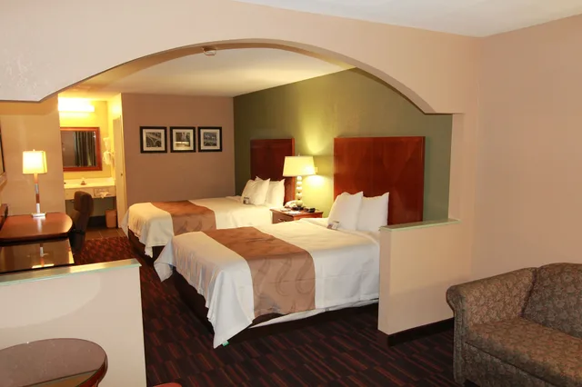 جناح بسريرين كوين، Quality Inn & Suites near Robins Air Force Base 4/10