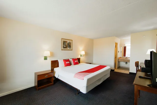 غرفة بسرير كينج، OYO Hotel Doswell Kings Dominion 2/6