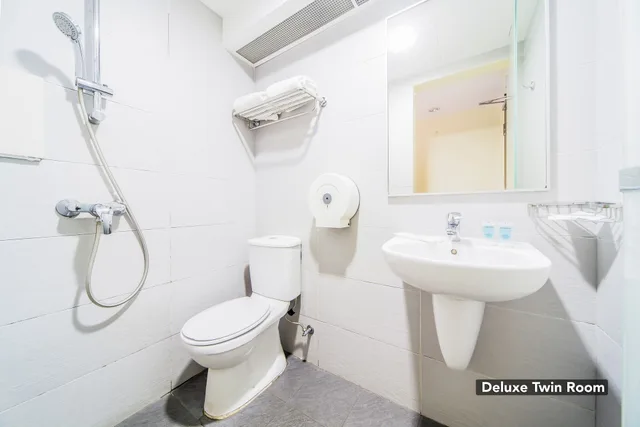 Deluxe, Queen Bed, Sandpiper Hotel 5/8