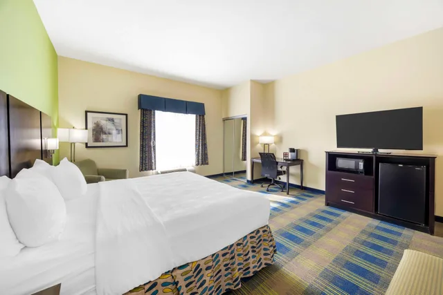 Room, Best Western Plus Pratt 1/4
