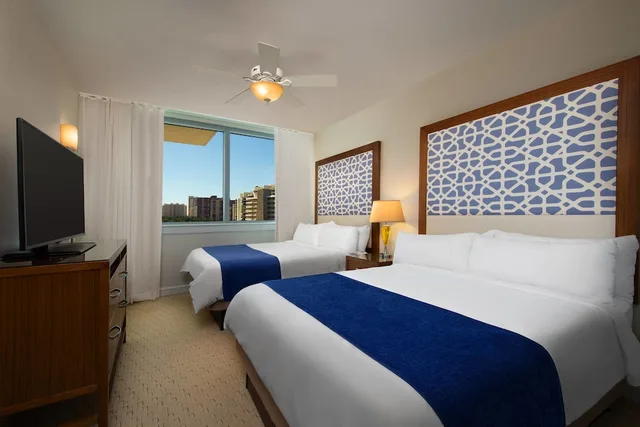 2 Bedrooms, Villa, 2 Double Beds, Pool Side, Balcony، Marriott S Crystal Shores 3/6