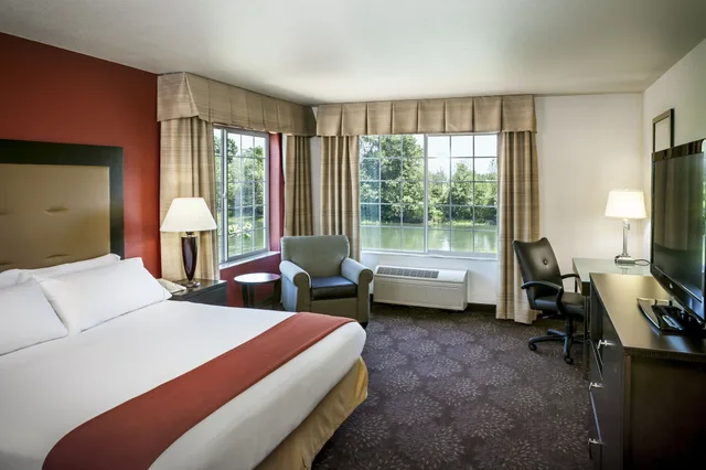 جناح بسرير كينج مع أريكة، Holiday Inn Express Corvallis-On The River 3/7
