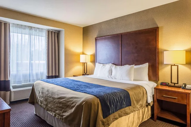 جناح بسرير كينج لذوي الإعاقة، Comfort Inn Tupelo Central 3/4