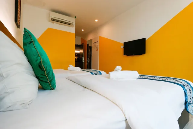 غرفة قياسية بسريرين منفصلين، Swing & Pillows at Golden Roof Hotel Ampang, Ipoh 6/9
