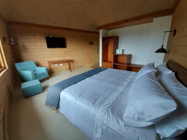 جناح جونيور بسرير كينج، La Alhambra Hotel 1/3