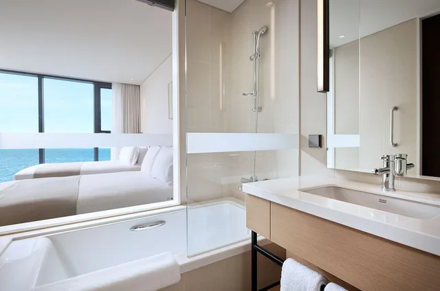 غرفة بريميير عائلية بسريرين مزدوجين بإطلالة على البحر، Shilla Stay Plus Iho Tewoo Ocean Front 2/2