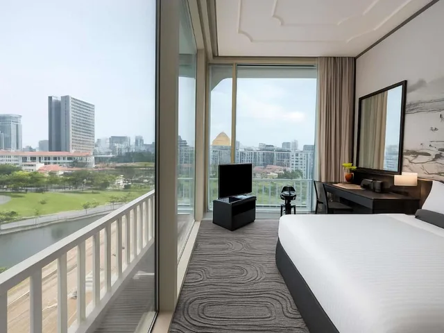 غرفة تنفيذية بانورامية بسرير مزدوج بإطلالة، Novotel Singapore Robertson Quay 1/2