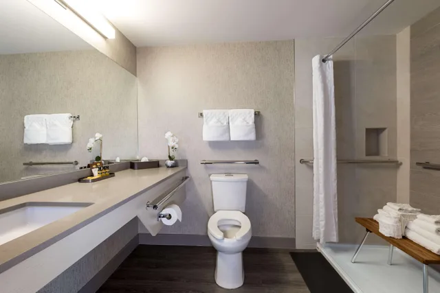 غرفة بسرير كينج لذوي الإعاقة، Best Western Plus Tin Wis Resort 3/3