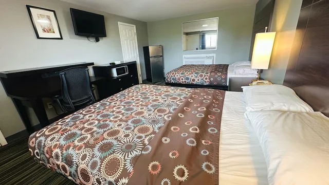 Room, 2 Double Beds, Catalina Airport Motel 5/10