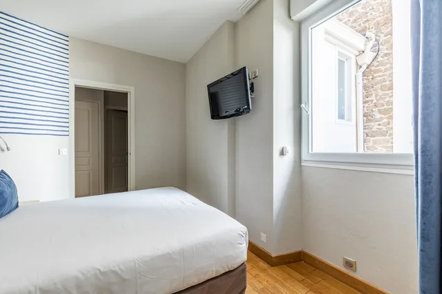 Apartment, 1 Single and 2 Queen Beds, Courtyard View، Kyriad Saint Malo Centre Plage 4/10