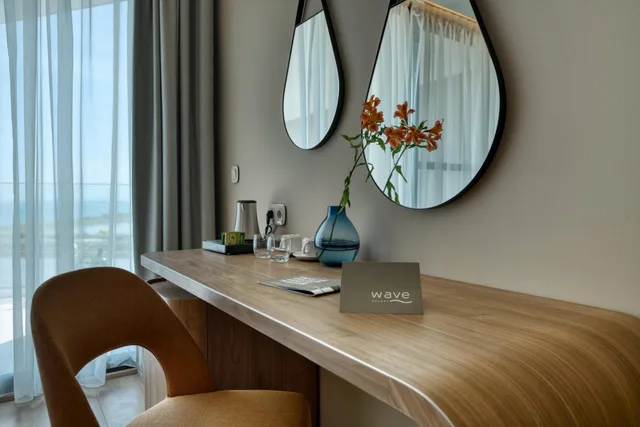 Room, Double Bed, Side Sea View، Wave Resort 8/8