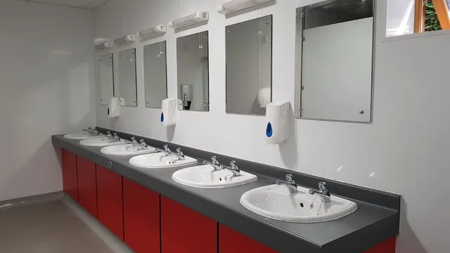 غرفة بسرير مزدوج مع أريكة، King's Lynn Caravan & Camping Park 1/1