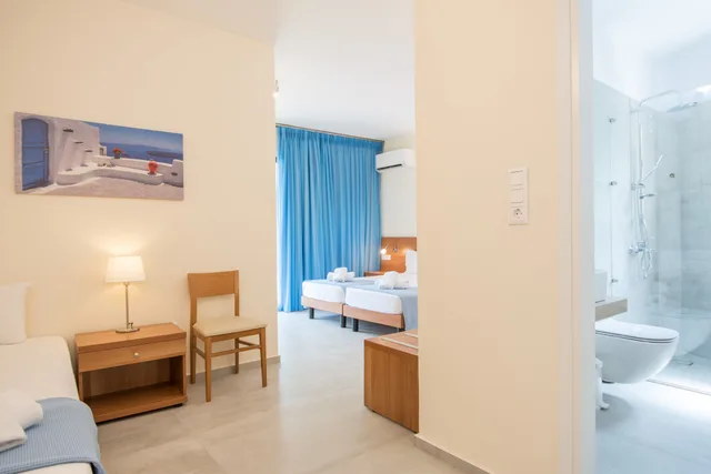 غرفة ثلاثية، Lido Hotel 7/7