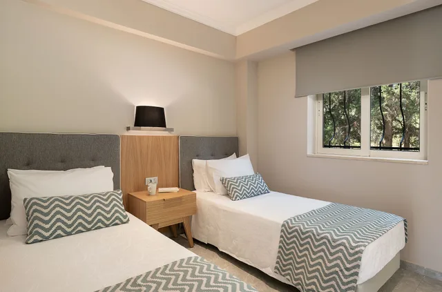Family Suite, Junior Suite, King and Twin Beds، Pilot Beach Resort 2/3
