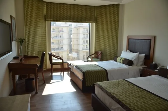 غرفة سوبيريور بسريرين منفصلين، The Lalit Traveller 1/4