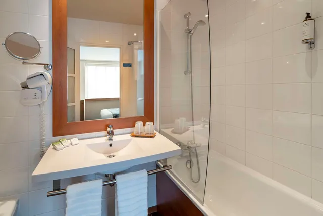 غرفة كومفورت كبيرة بسرير كوين، Best Western Plus Hotel Colbert 4/4