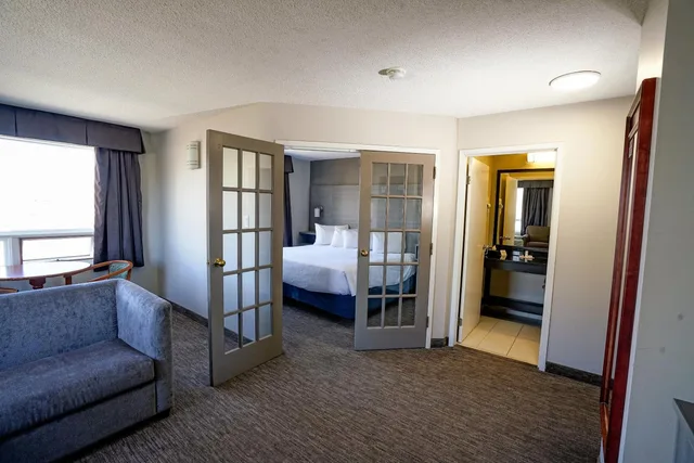 جناح بسرير كينج وسرير كوين بغرفة نوم واحدة، Travelodge Hotel Sudbury 5/7