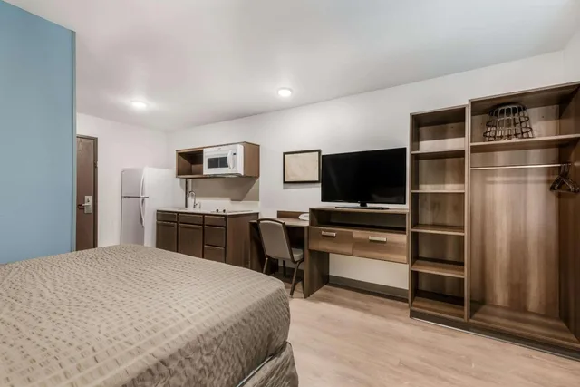 Room, Queen Bed, Accessible, WoodSpring Suites Charlotte - University Research Park 2/4